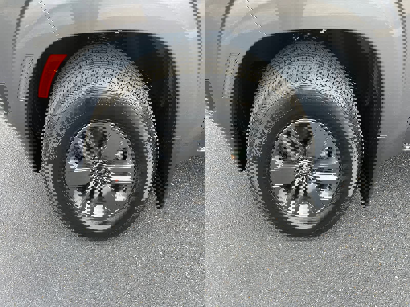 Certified 2025 Nissan Frontier SV w/ SV Convenience Package image 18