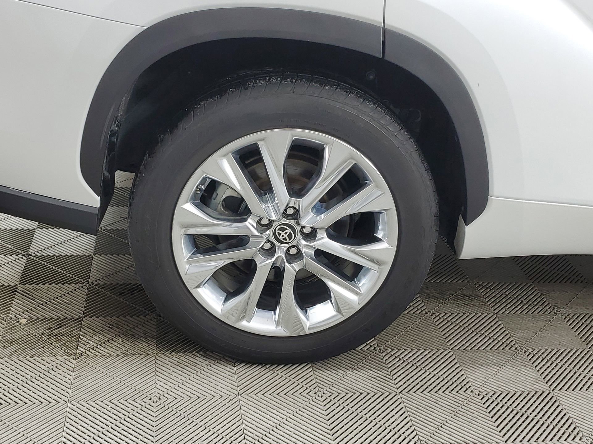 Used 2023 Toyota Highlander Limited image 13