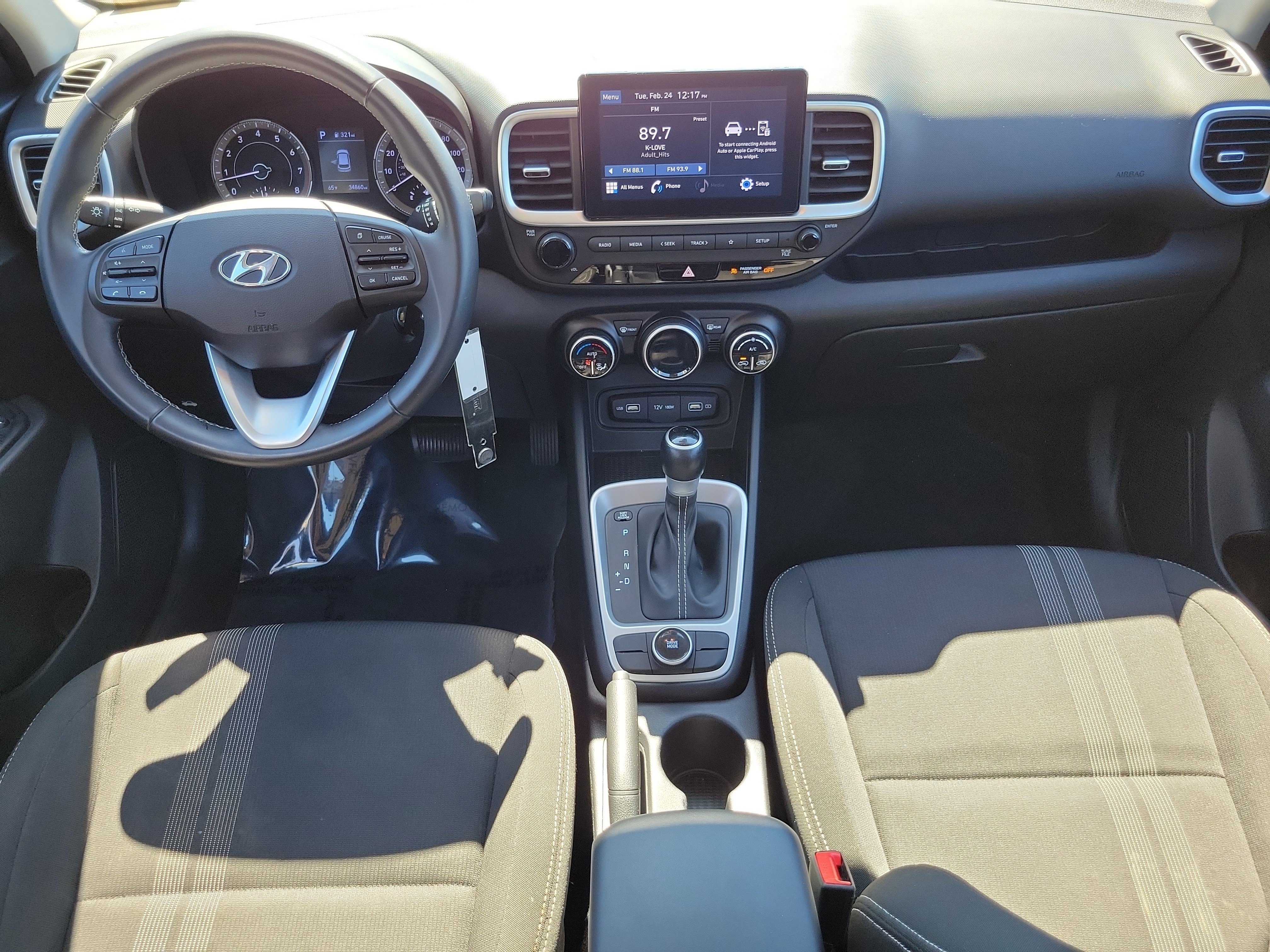 Used 2022 Hyundai Venue SEL FWD image 16