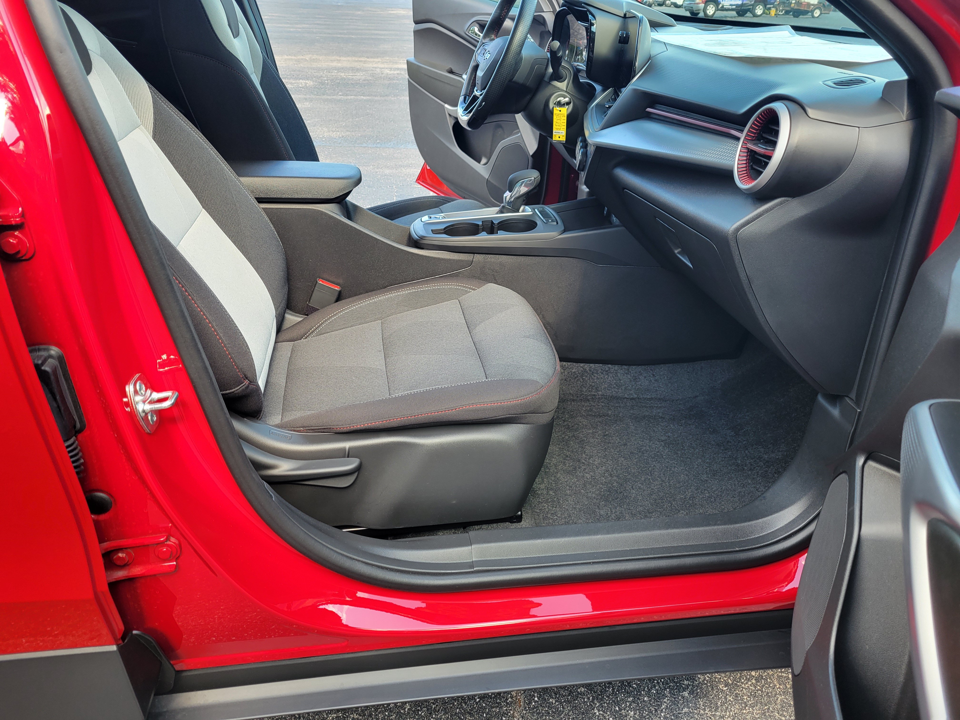 Certified 2026 Chevrolet Trax RS w/ Driver Confidence Package FWD image 27