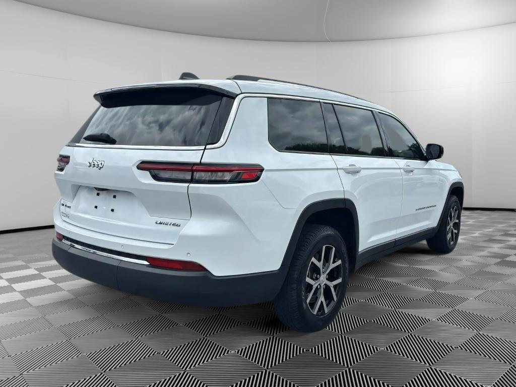 Used 2023 Jeep Grand Cherokee L Limited AWD/4WD image 4
