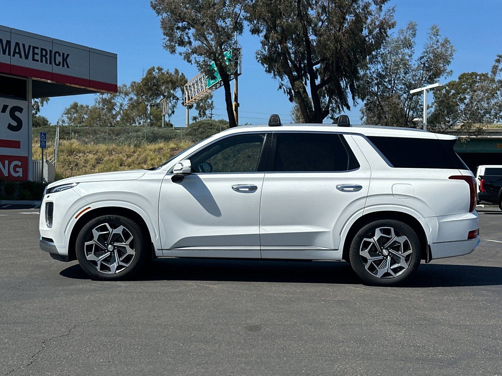 Used 2022 Hyundai Palisade Calligraphy w/ Cargo Package image 2