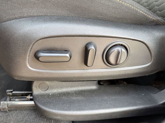 Used 2020 Chevrolet Equinox LT w/ Driver Convenience Package image 14