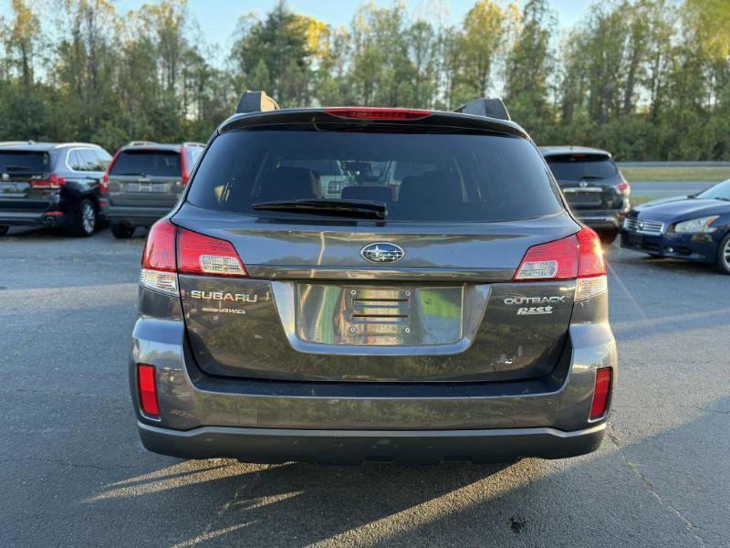 Used 2010 Subaru Outback 2.5i Premium AWD/4WD image 6