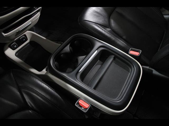 Used 2017 Chrysler Pacifica Touring-L FWD image 17