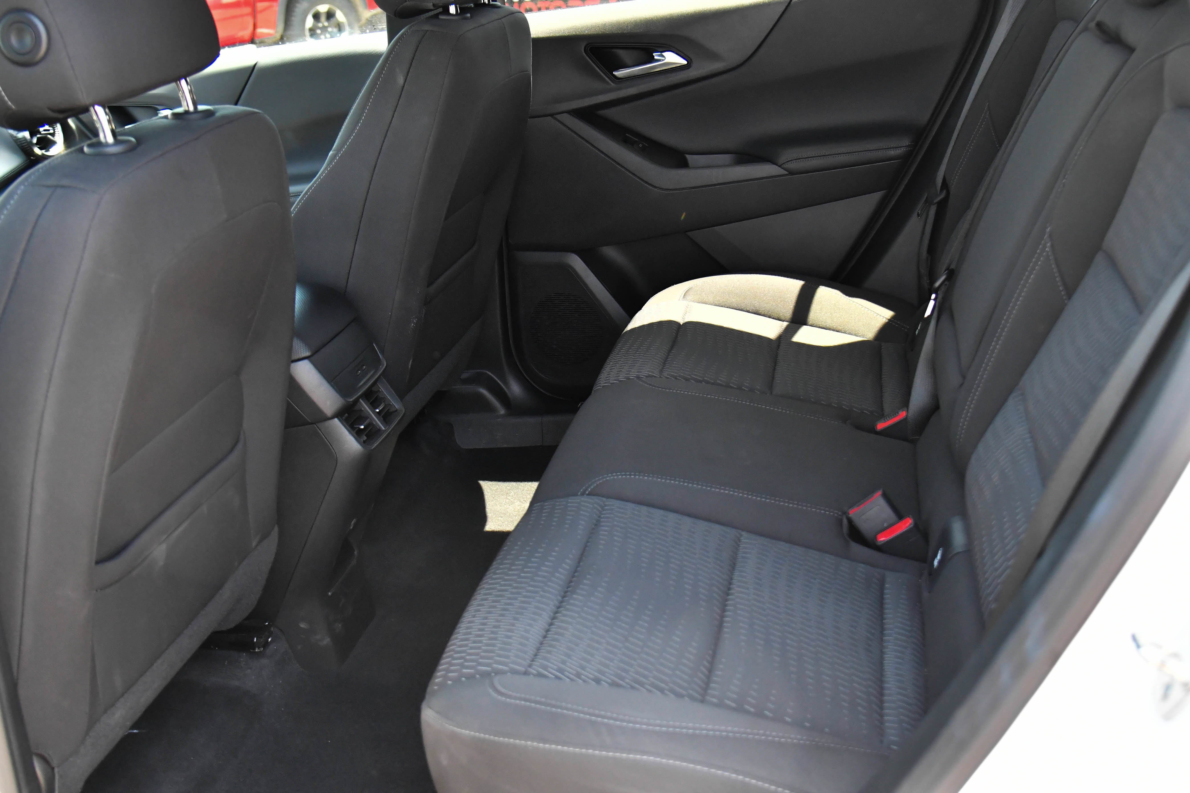Used 2025 Chevrolet Equinox LT FWD image 37