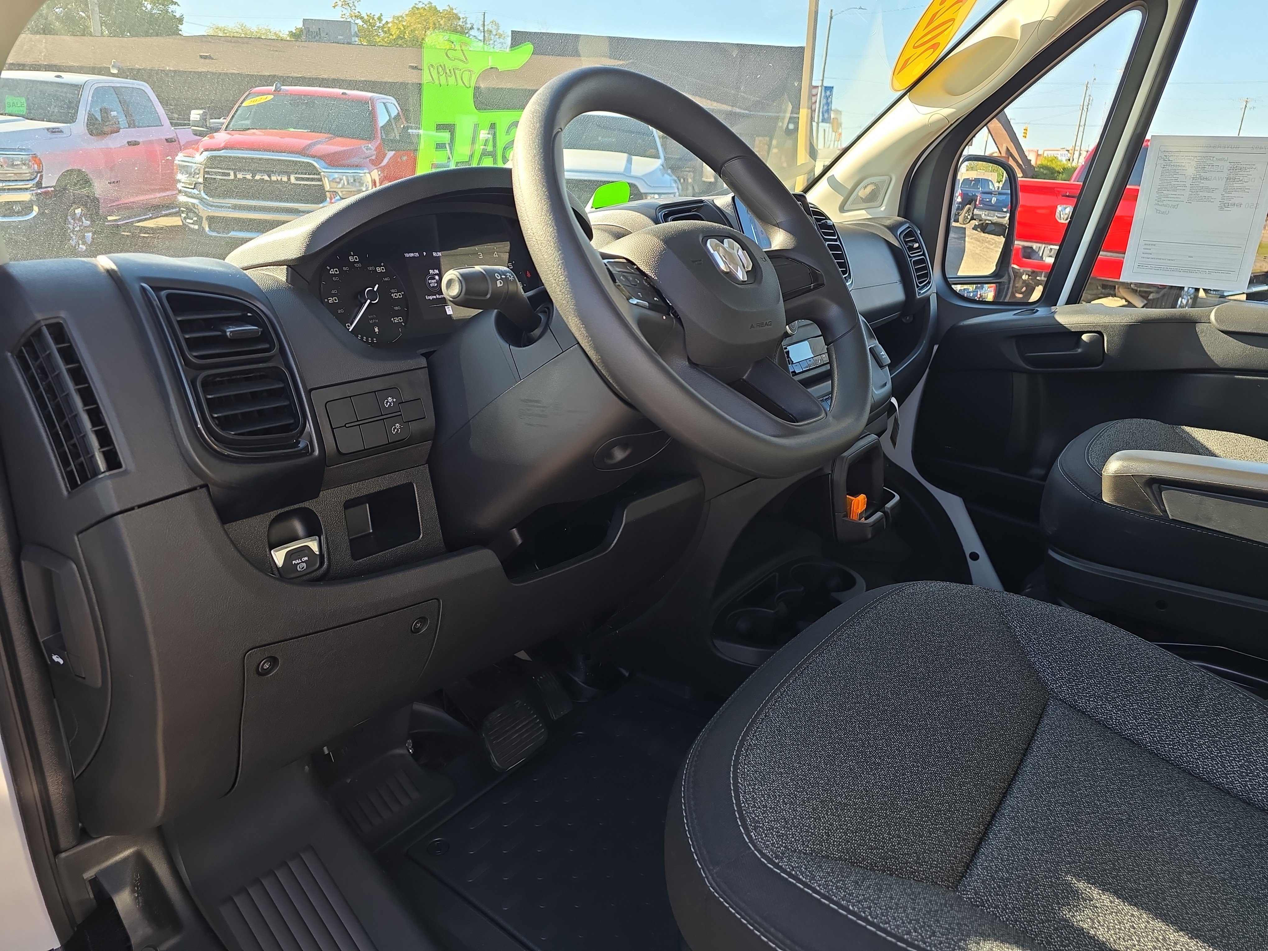 Used 2025 RAM ProMaster 2500 w/ Storage Group image 13