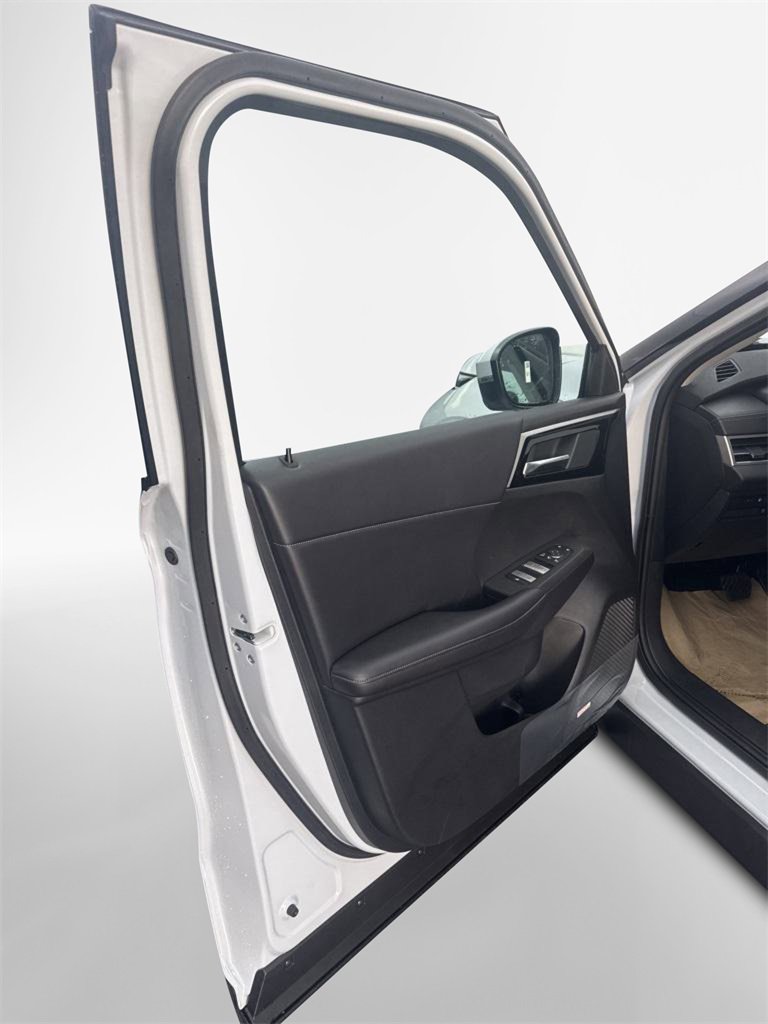 New 2025 Mitsubishi Outlander SE image 17