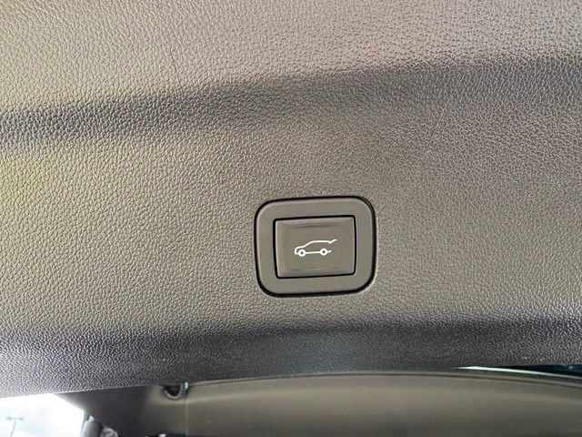Used 2025 GMC Yukon AT4 Ultimate w/ LPO, AT4 Appearance Package AWD/4WD image 11