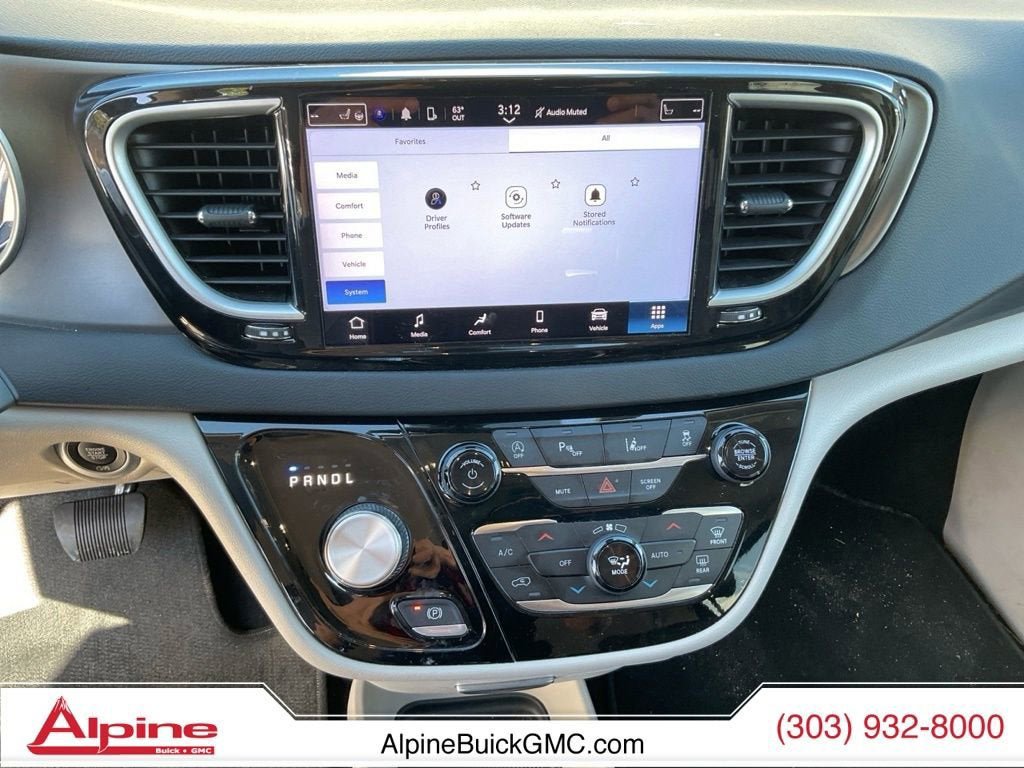 Used 2023 Chrysler Pacifica Touring-L FWD image 9