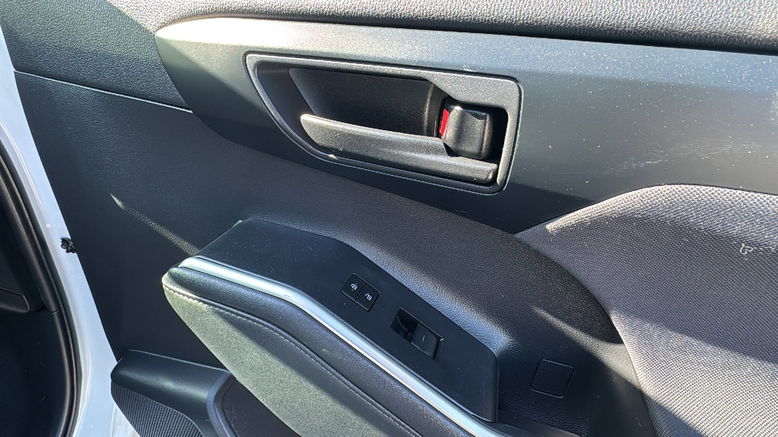 Used 2020 Toyota Highlander L image 30