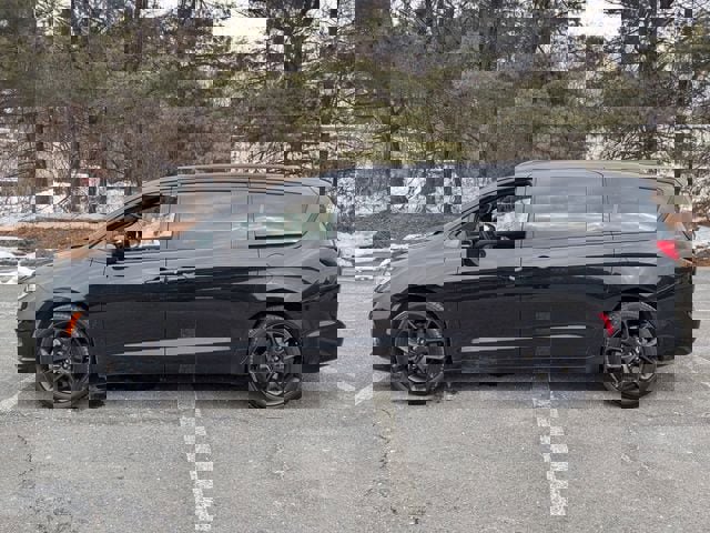 Used 2022 Chrysler Pacifica Touring-L w/ S Appearance Package image 9