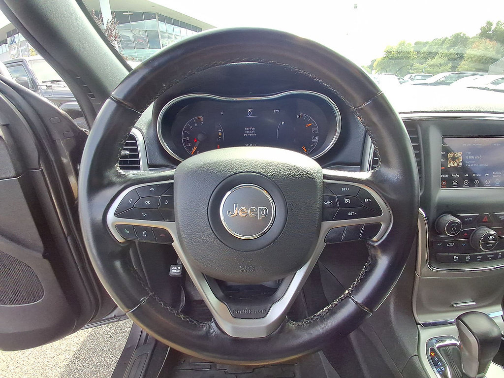 Used 2021 Jeep Grand Cherokee Laredo AWD/4WD image 22