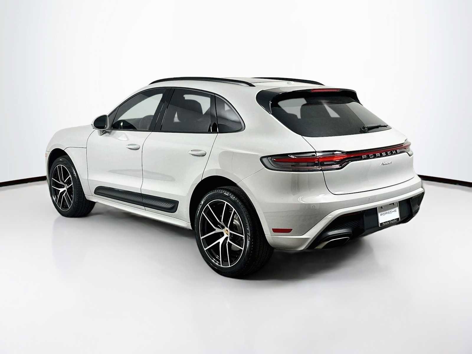 Certified 2026 Porsche Macan AWD/4WD image 3
