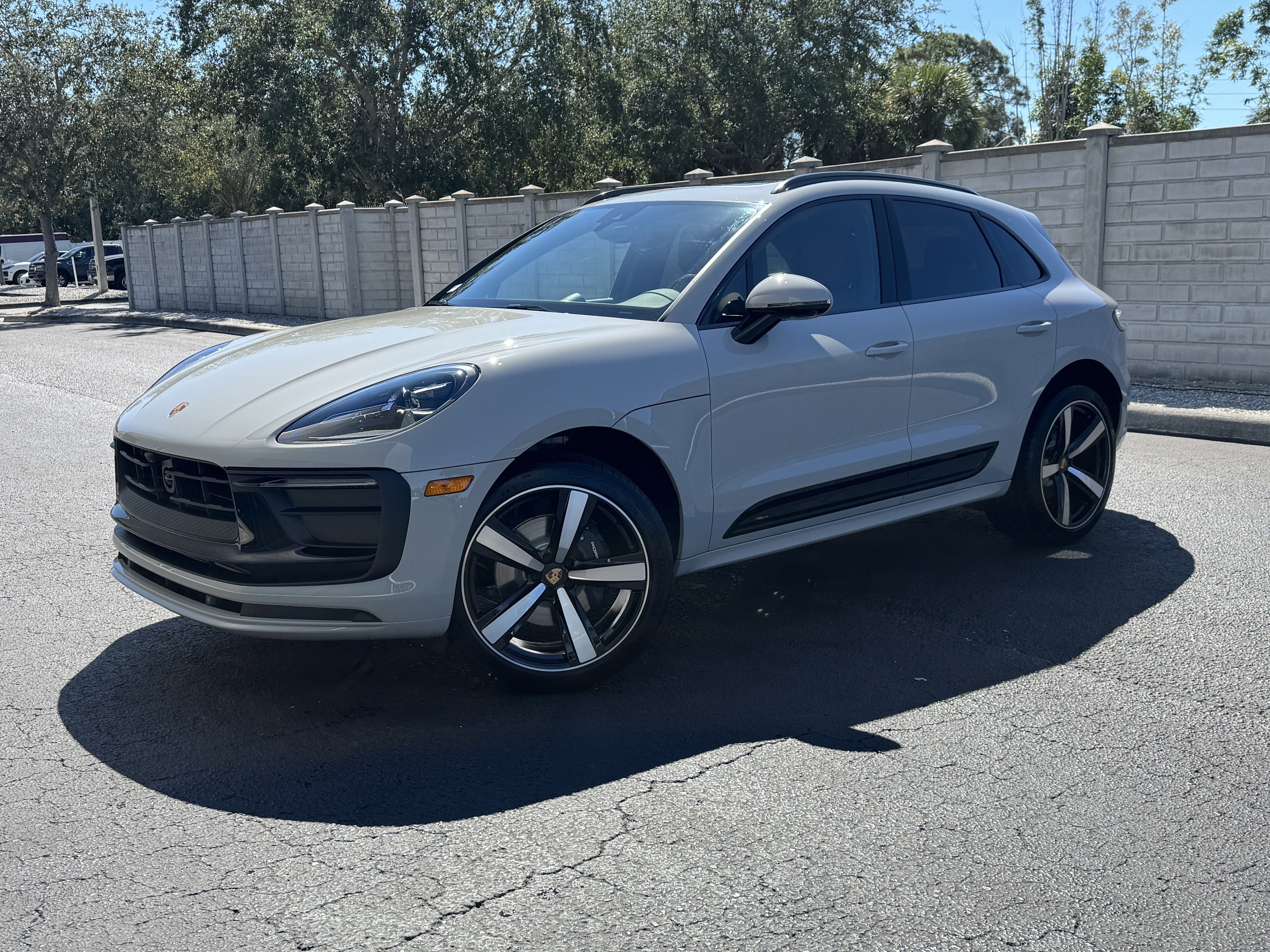New 2026 Porsche Macan image 1