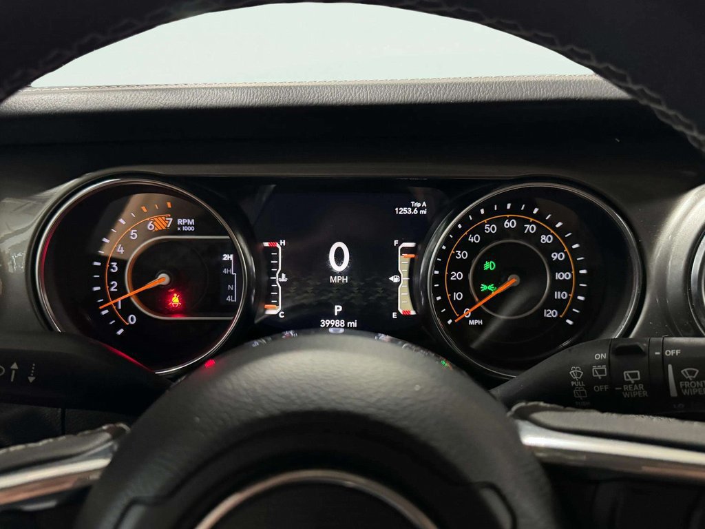Used 2023 Jeep Wrangler Unlimited Sahara AWD/4WD image 12