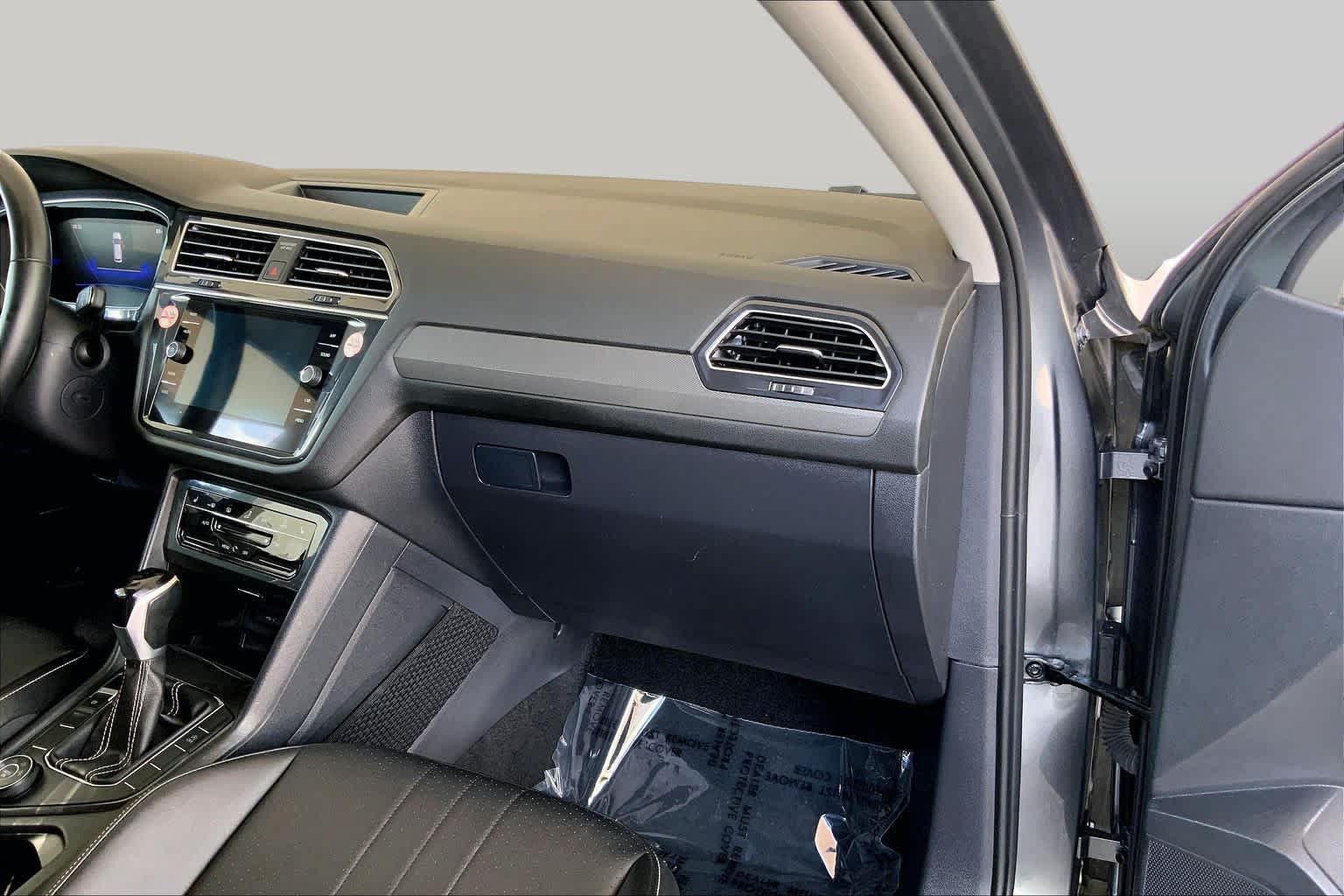 Used 2024 Volkswagen Tiguan SE AWD/4WD image 19