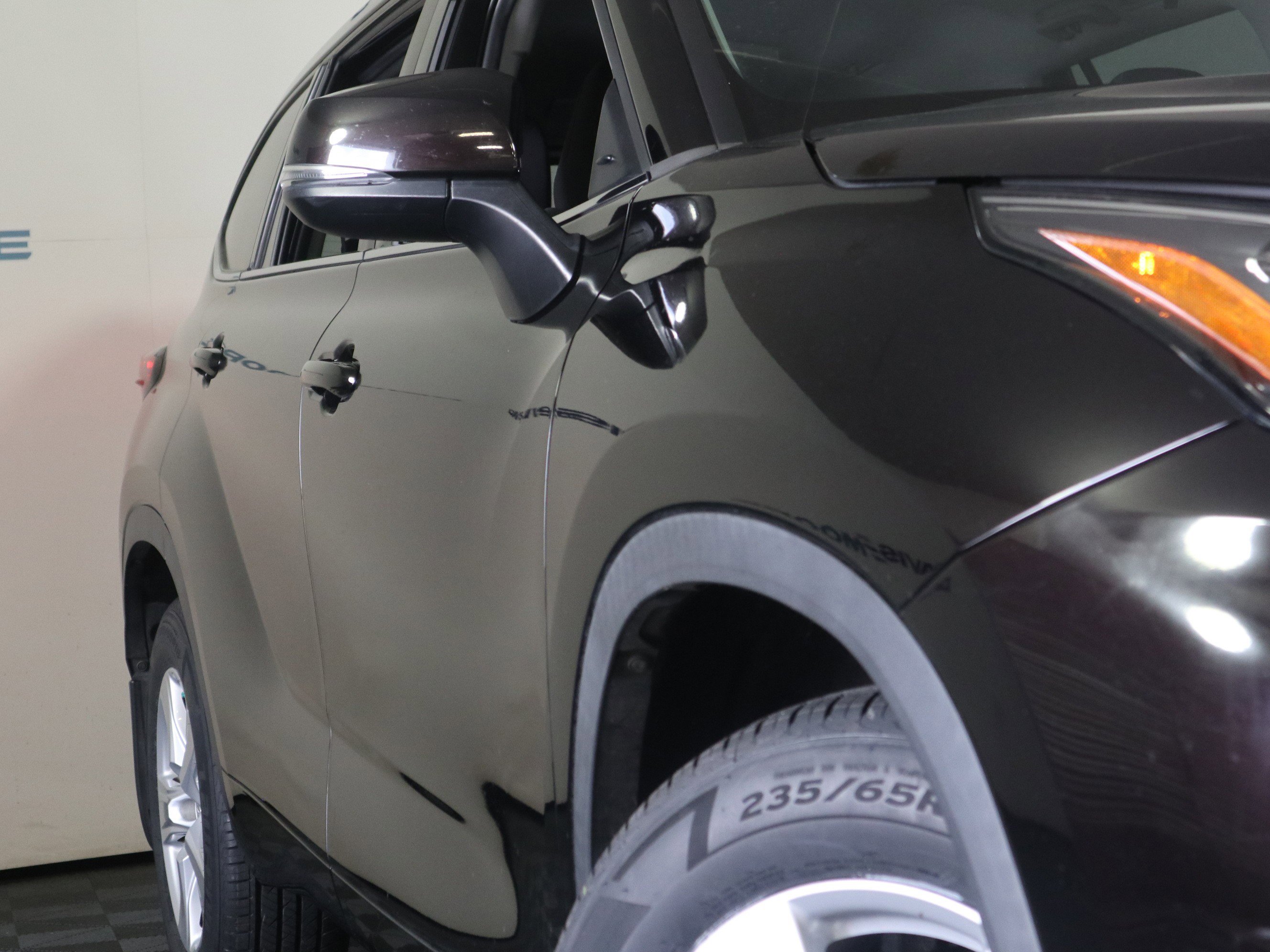 Used 2020 Toyota Highlander LE image 3