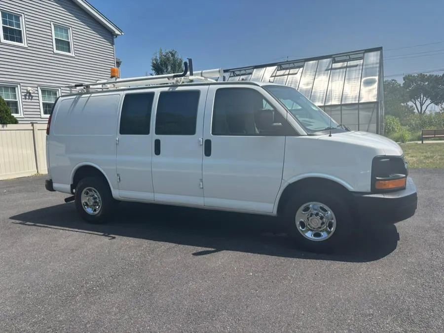 Used 2011 Chevrolet Express 2500 image 11