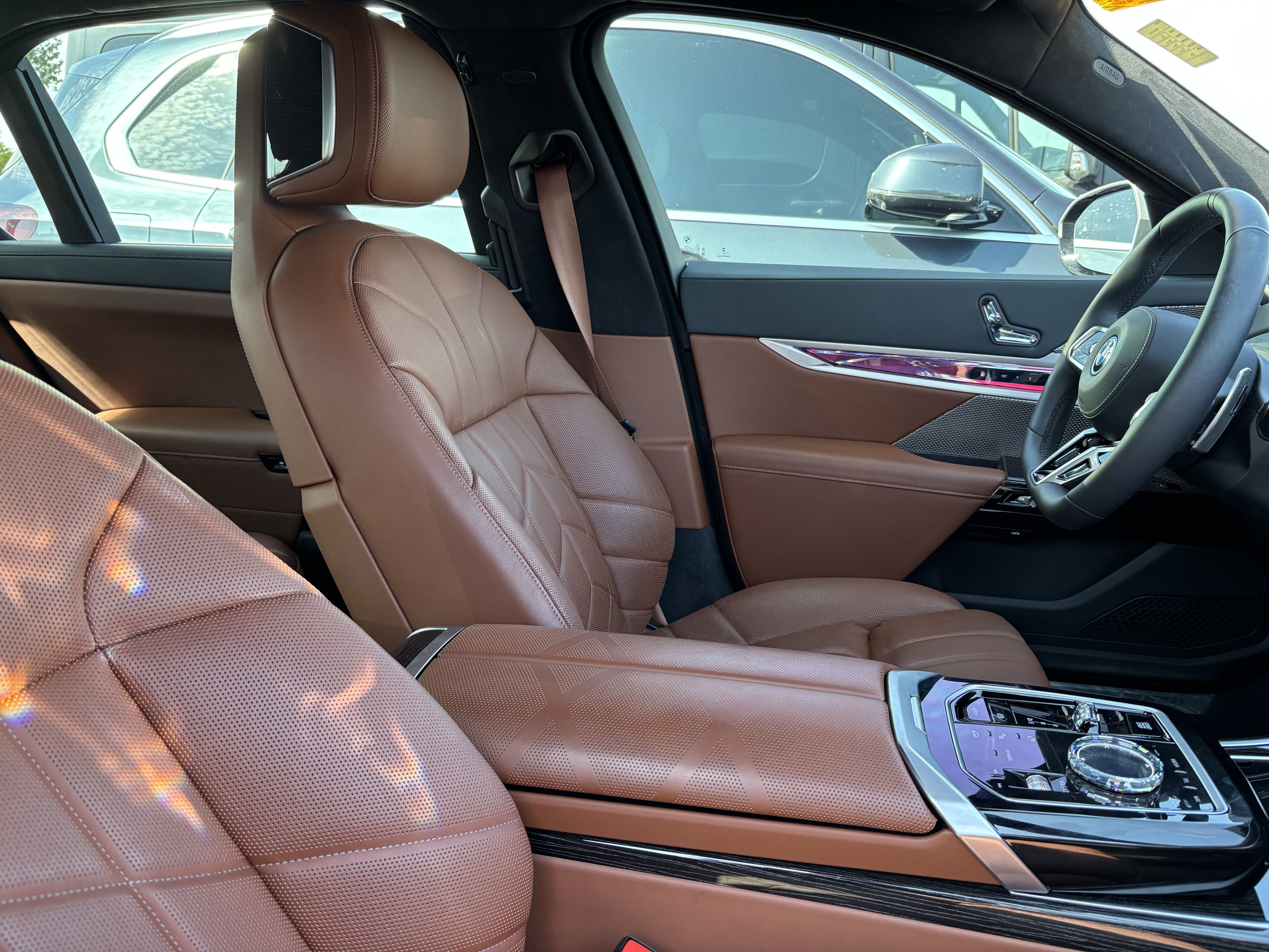 Certified 2025 BMW 750e xDrive w/ Executive Package AWD/4WD image 34