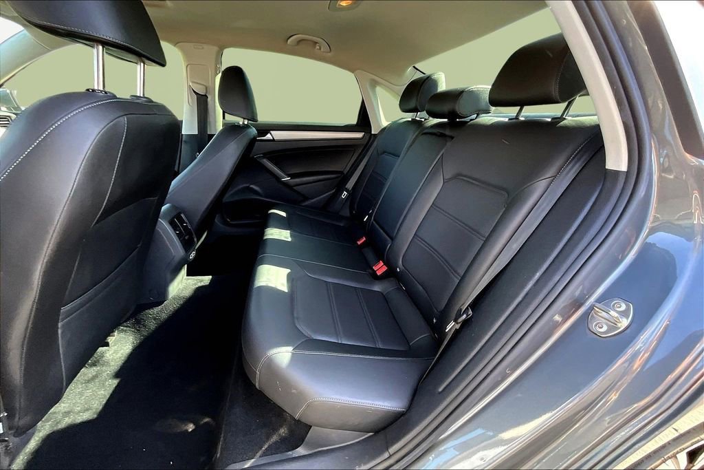 Used 2022 Volkswagen Passat 2.0T SE image 22