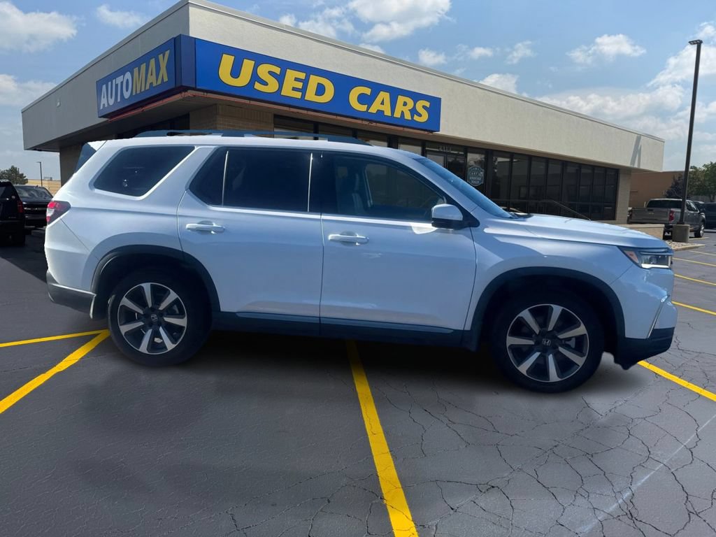 Certified 2023 Honda Pilot Touring image 2