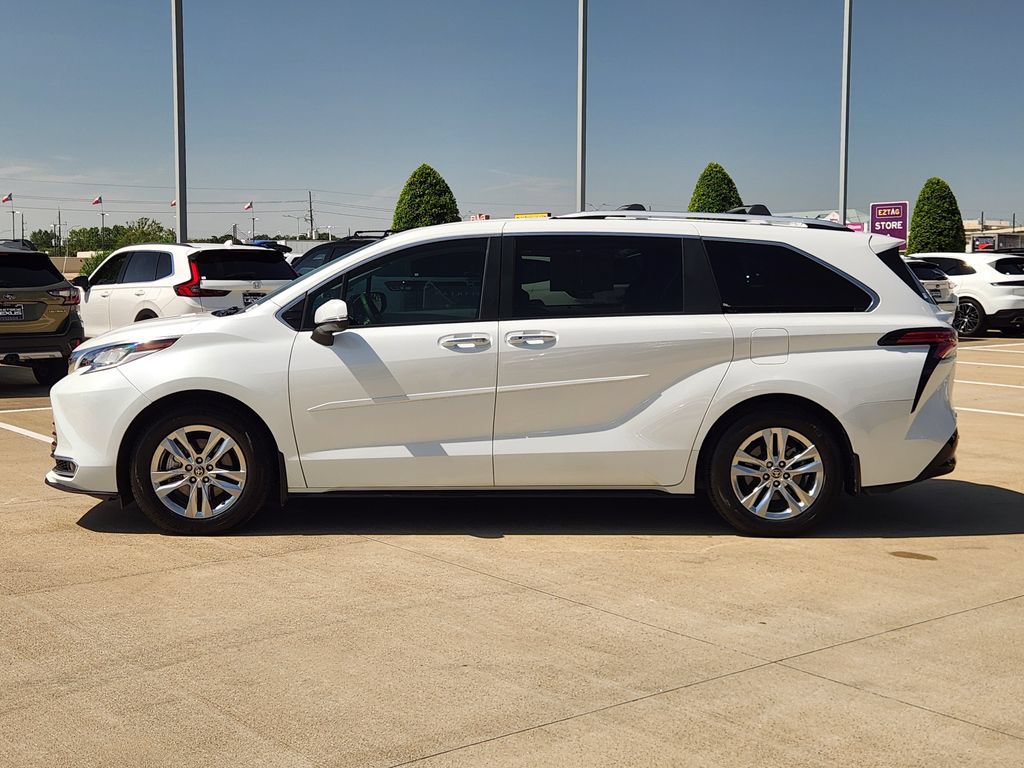 Used 2022 Toyota Sienna Limited AWD/4WD image 4