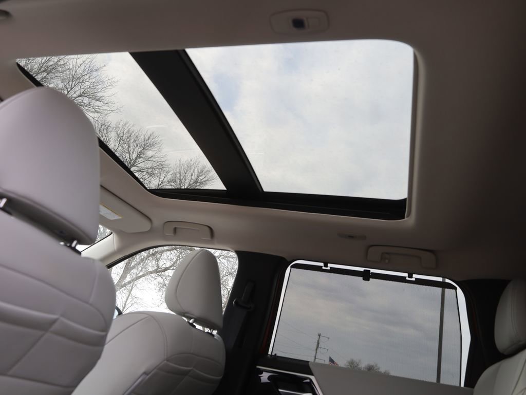 New 2025 Mitsubishi Outlander SEL image 38