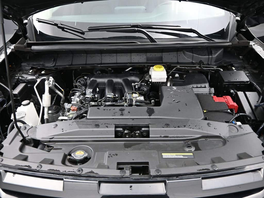 Used 2025 Nissan Pathfinder SV image 12