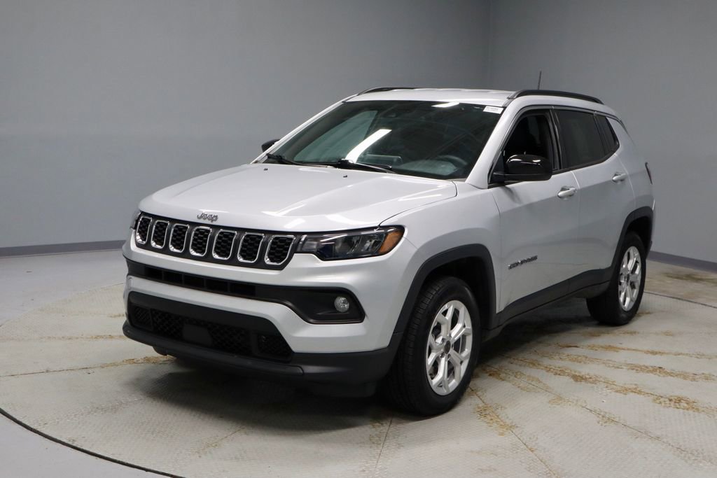 Used 2025 Jeep Compass Latitude image 5