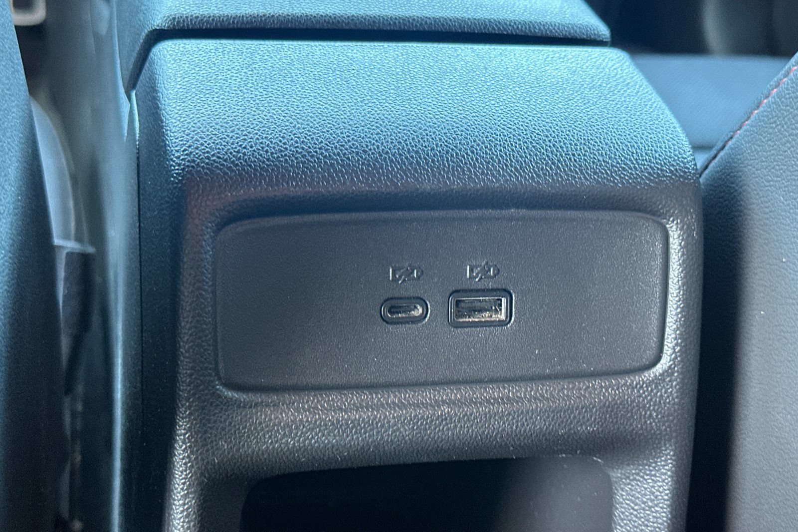Used 2024 Chevrolet Trax RS w/ Sunroof Package FWD image 40