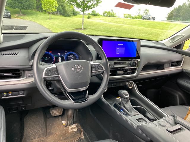 Used 2025 Toyota Grand Highlander AWD image 17