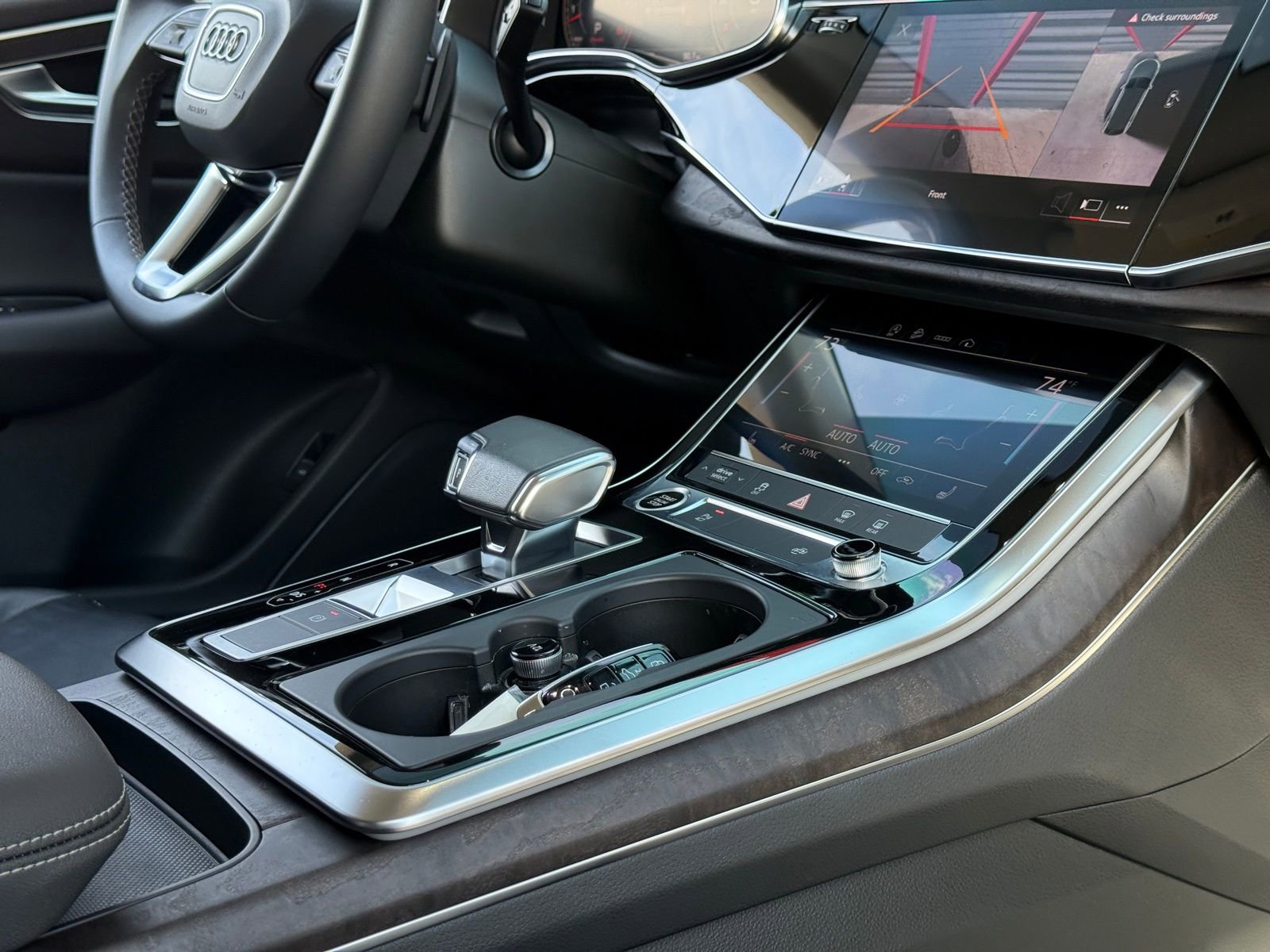 Used 2023 Audi Q8 Premium image 20