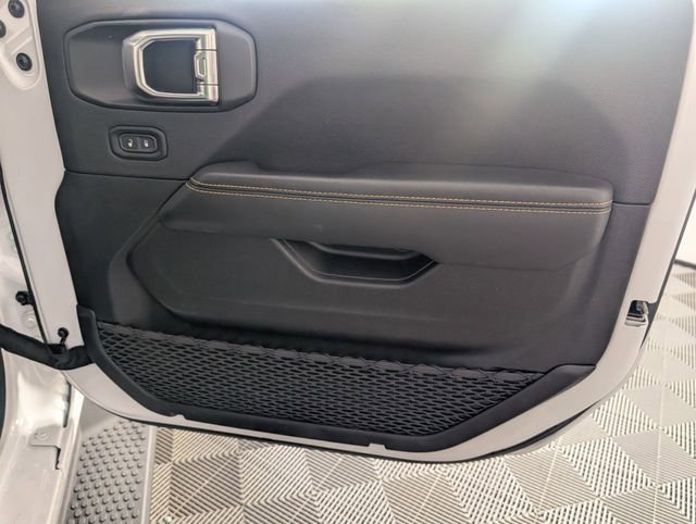 Used 2025 Jeep Wrangler Unlimited Sahara image 23