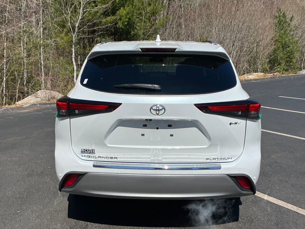 New 2026 Toyota Highlander Platinum image 4