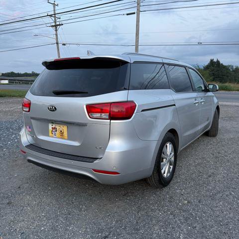 Used 2017 Kia Sedona LX w/ LX Essentials Premium Package FWD image 8