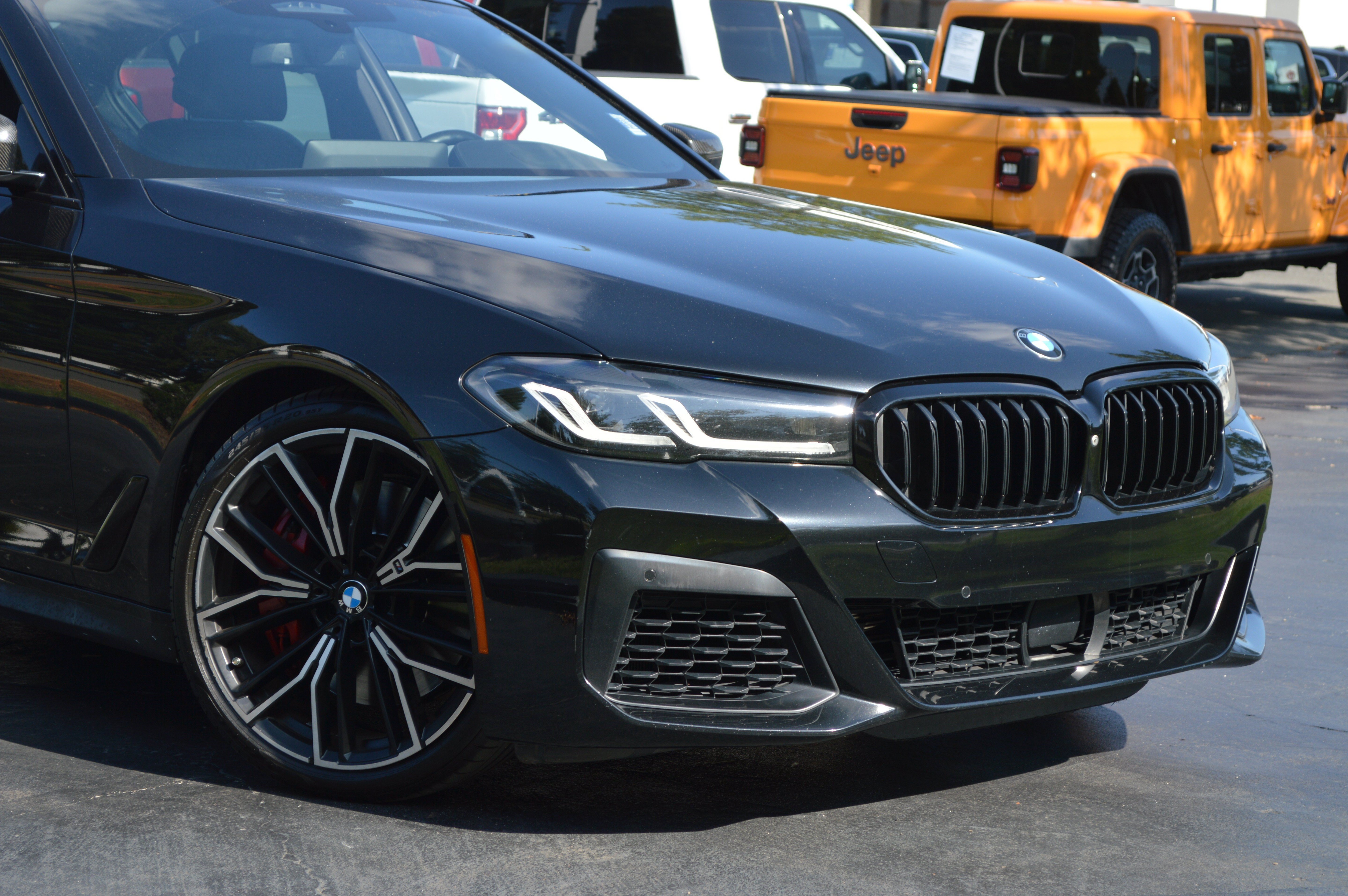Used 2021 BMW M550i xDrive w/ Executive Package AWD/4WD image 2
