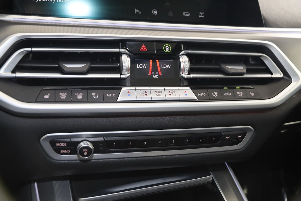 Used 2022 BMW X5 xDrive40i w/ Premium Package AWD/4WD image 32