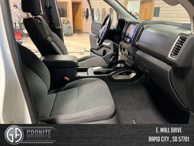 Used 2024 Nissan Frontier SV image 31