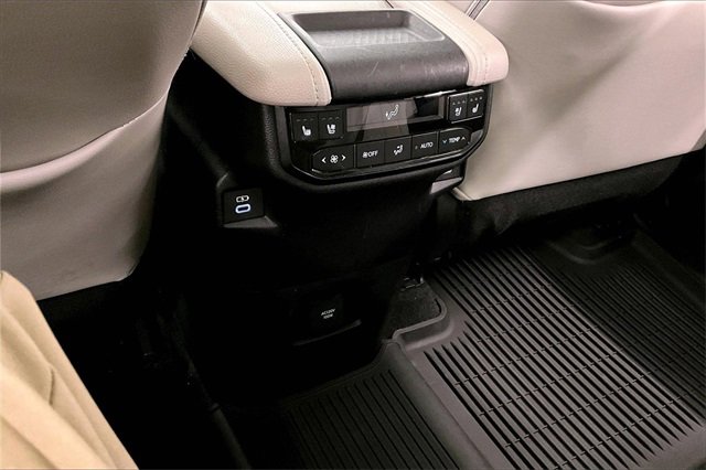 Used 2024 Toyota Grand Highlander Platinum image 31