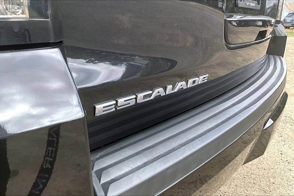 Used 2019 Cadillac Escalade ESV Premium Luxury w/ LPO, Escalade Noir Package AWD/4WD image 33