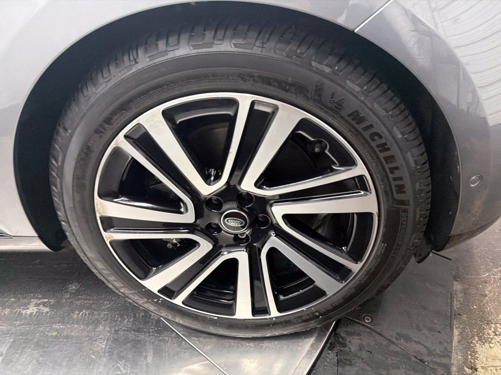 Used 2023 Land Rover Range Rover SE AWD/4WD image 9
