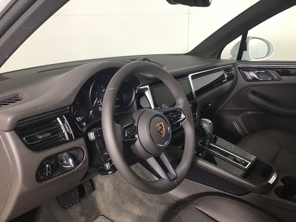 Certified 2023 Porsche Macan Turbo AWD/4WD image 4
