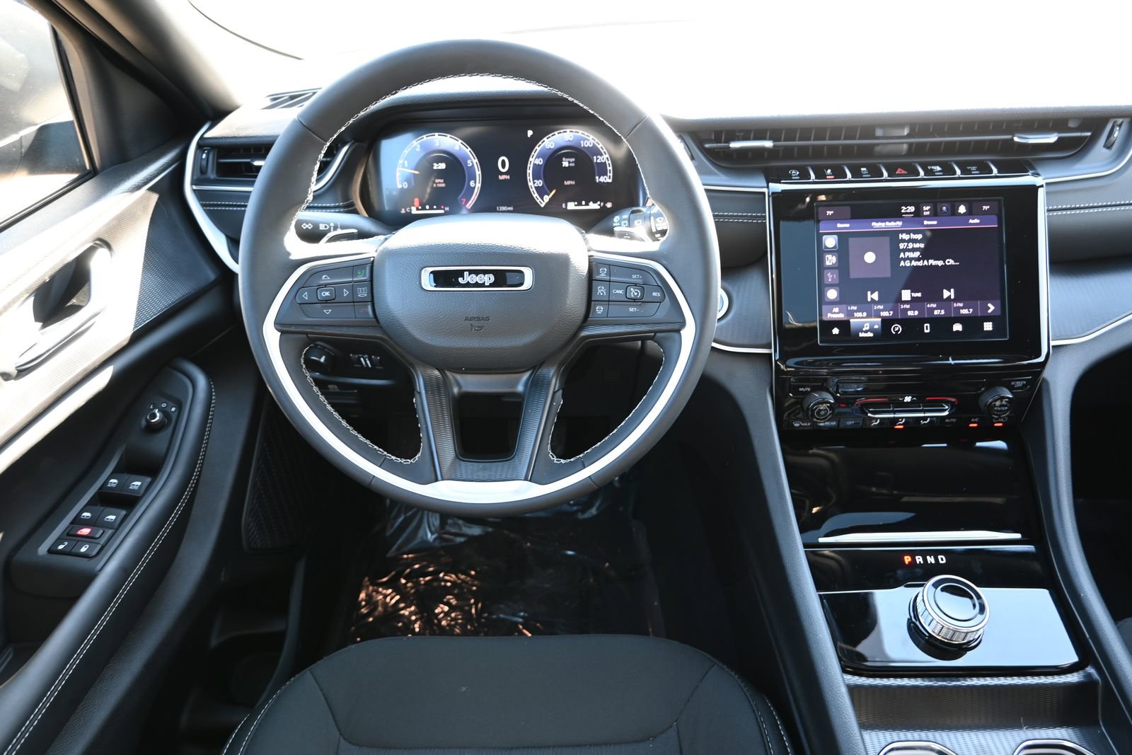 New 2025 Jeep Grand Cherokee L Laredo image 16