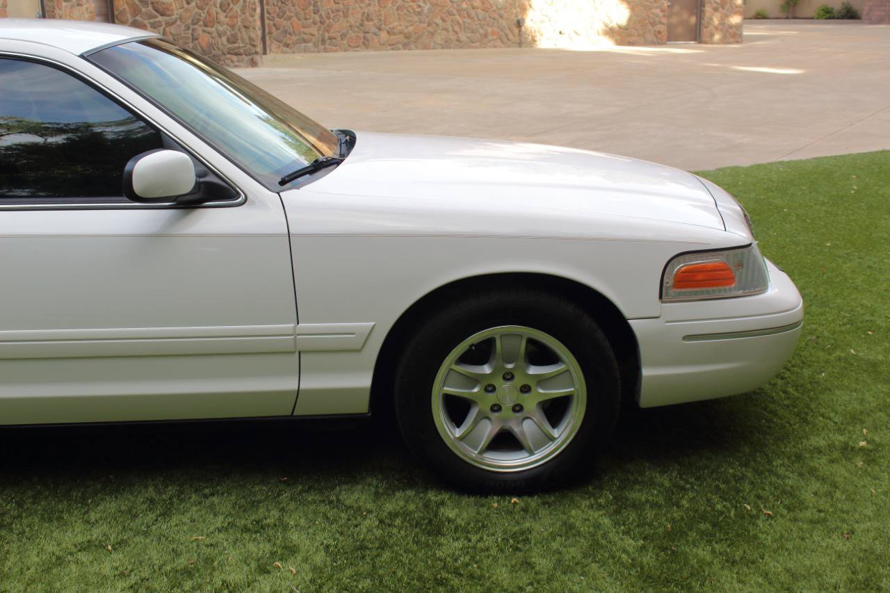 Used 1999 Ford Crown Victoria LX RWD image 17