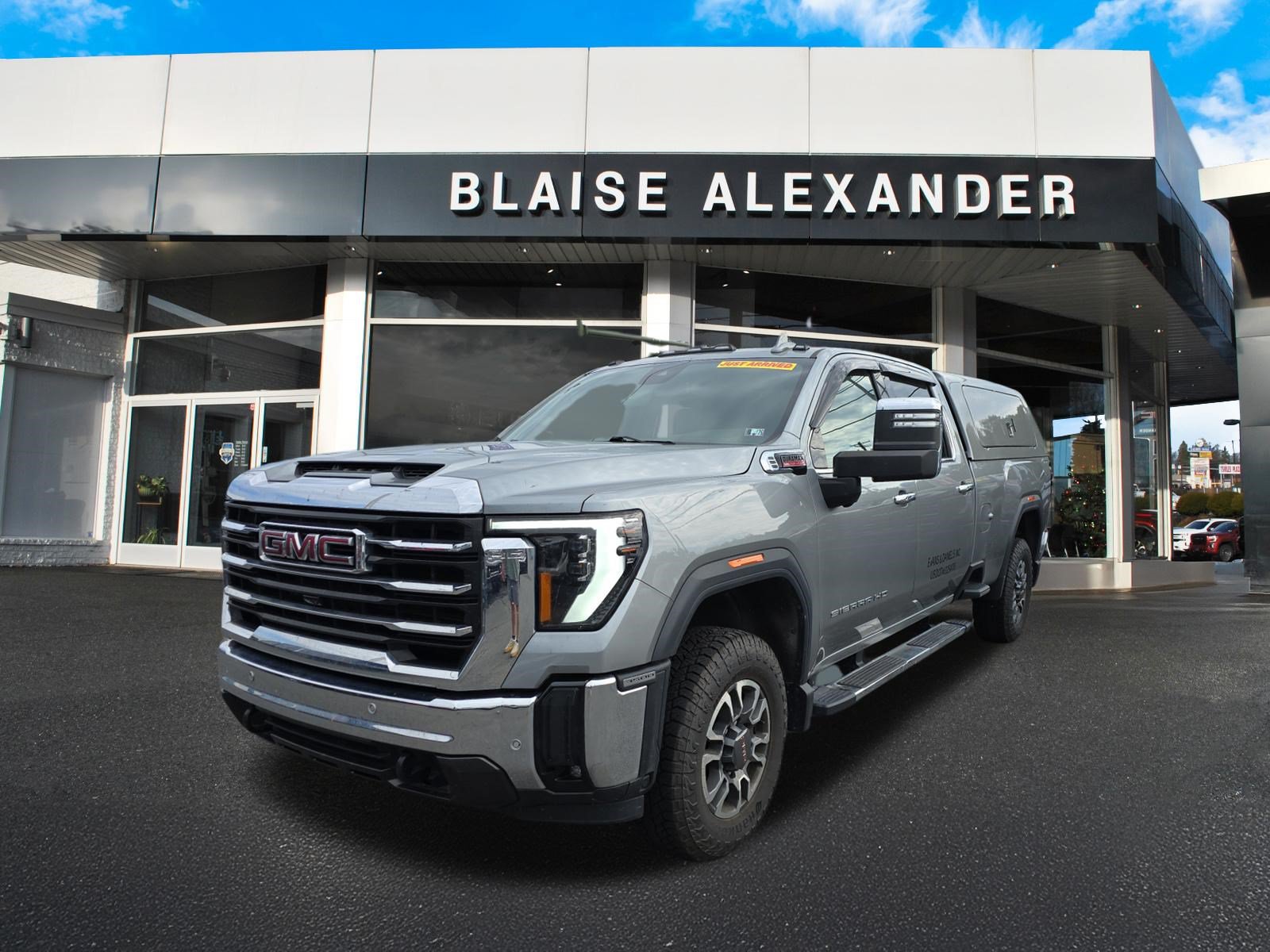Used 2024 GMC Sierra 3500 SLT w/ SLT Premium Package AWD/4WD image 10