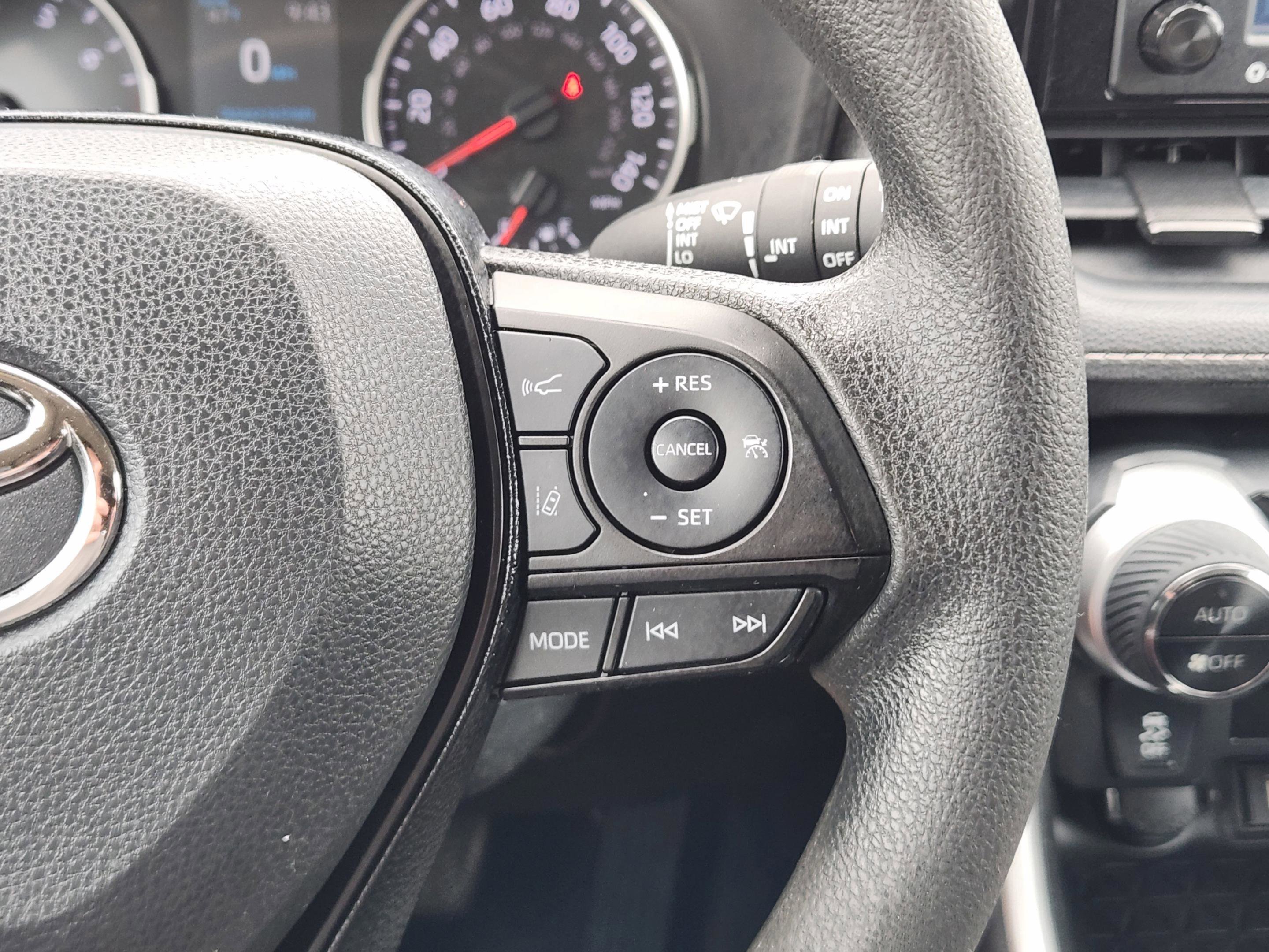 Used 2021 Toyota RAV4 XLE w/ Convenience Package image 22