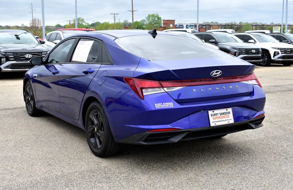 Used 2022 Hyundai Elantra SEL FWD image 4