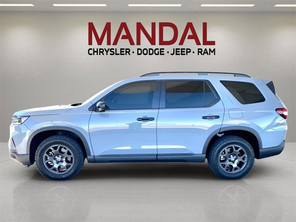 Used 2025 Honda Pilot TrailSport image 9