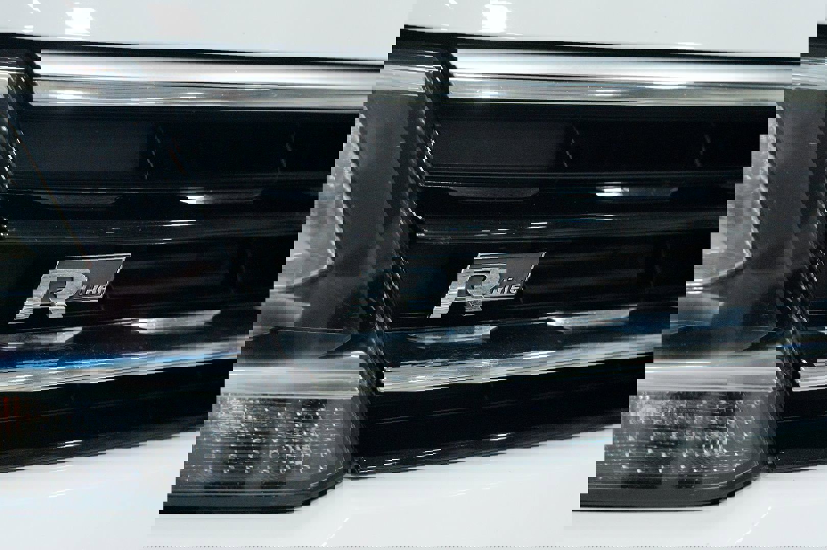 Used 2020 Volkswagen Tiguan SE R-Line w/ 3rd Row Seat Package image 13